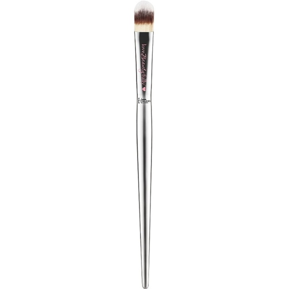 thin concealer brush